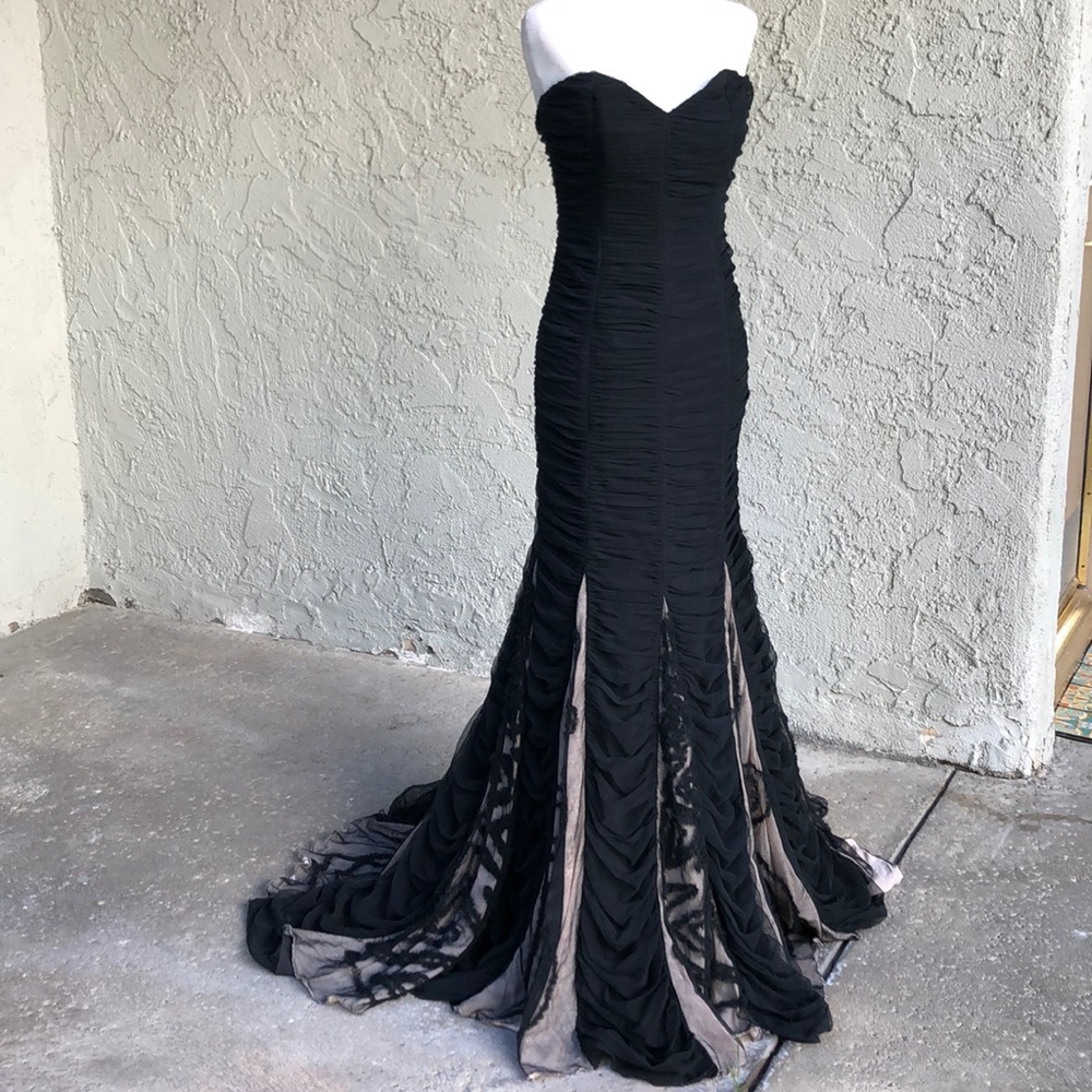 Nicole Miller Black And Tan Sweetheart Gown